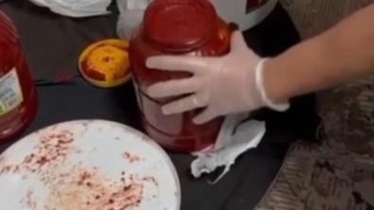 İstanbul- Üsküdar'da salça bidonlarıyla uyuşturucu satan şüpheli yakalandı