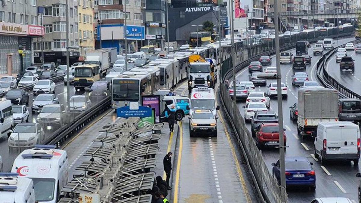 Avcılar'da metrobüs hattında kaza: Yaralılar var