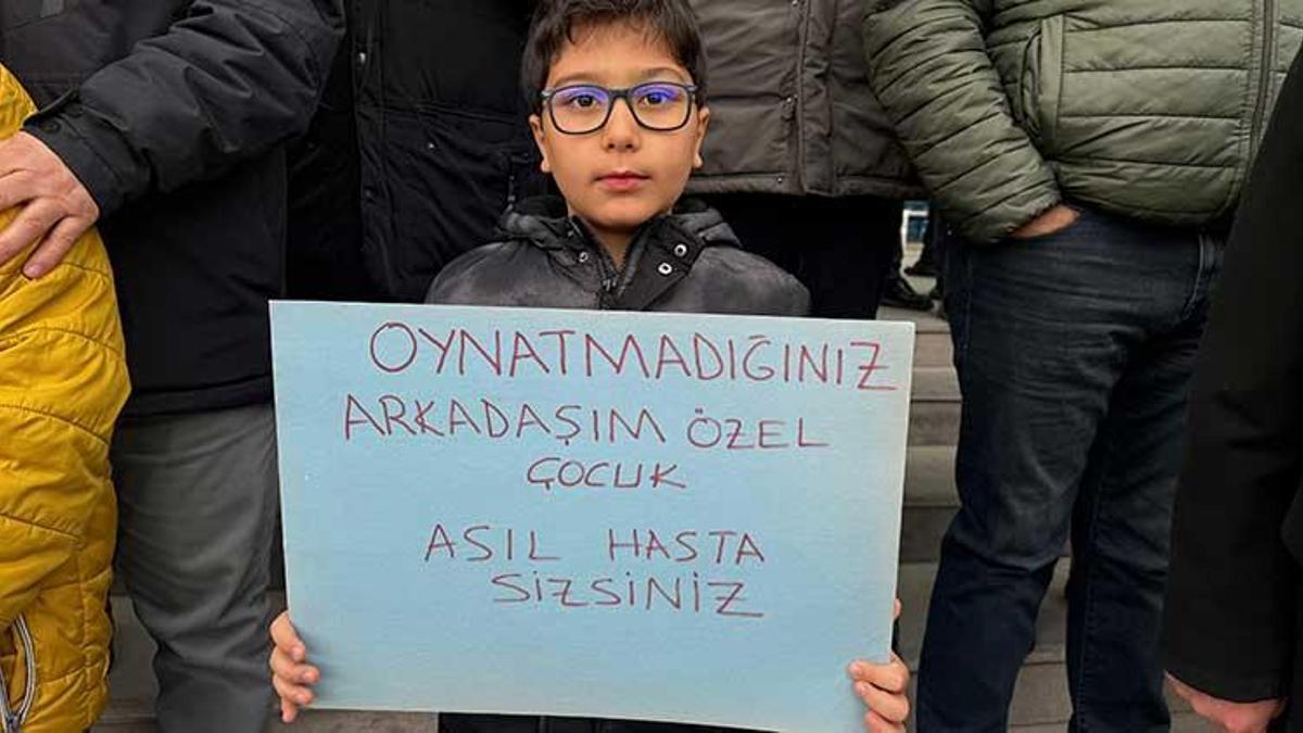Öğretmeninin paylaşımıyla gündeme gelmişti! Ankara'da down sendromlu Mert'in dışlanmasına ailelerden sert tepki!