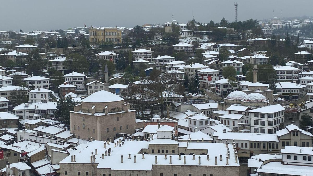 Safranbolu'da kar güzelliği