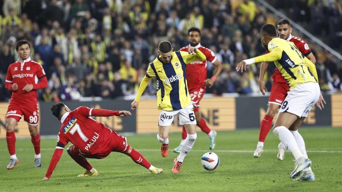 Fenerbahçe takibe devam dedi, Sivas'ı ateşe attı