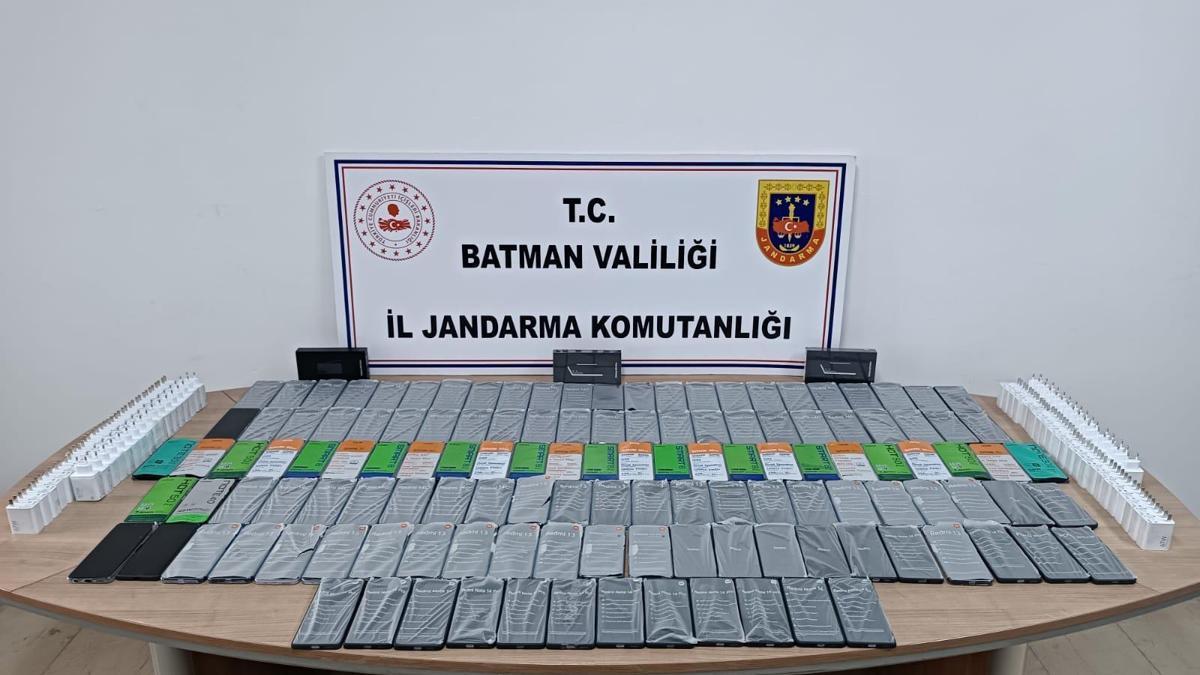 Batman'da 132 Gümrük Kaçağı Telefon Ele Geçirildi