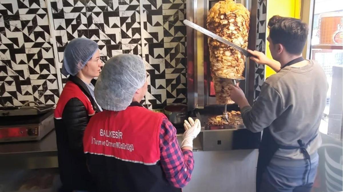 Edremit'te döner satışı yapan işletmeler denetlendi