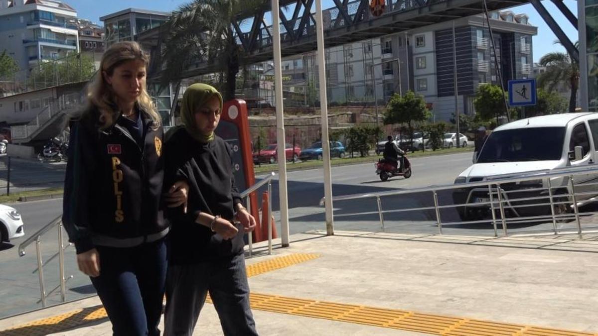 Antalya'da korkunç olay! 36 günlük bebeğini pencereden dışarıya attı