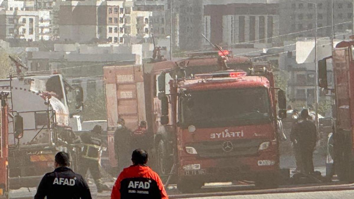 Diyarbakır'da kozmetik fabrikasında yangın paniği! Bölgeye çok sayıda sağlık ve itfaiye ekibi gönderildi