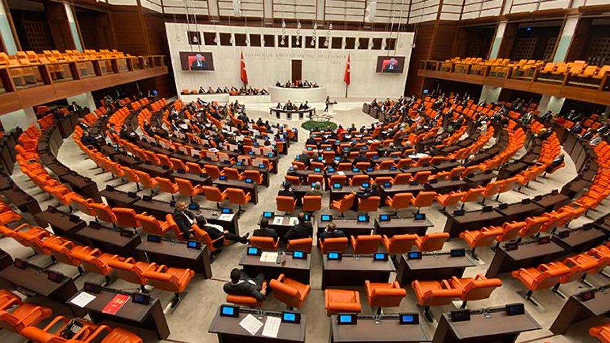 TBMM Genel Kurulu, Sırrı Süreyya Önder'in geçirdiği rahatsızlıktan dolayı çalışmalarına 2 gün ara verdi
