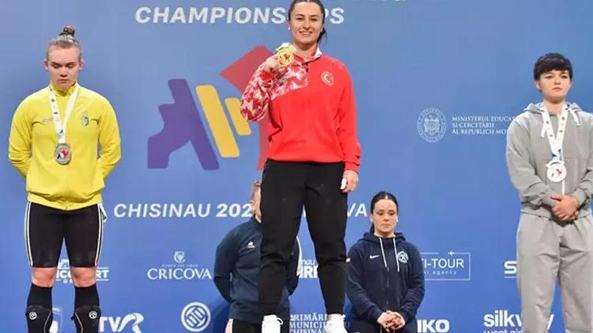 Milli halterci Aysel Özkan'dan Avrupa'da büyük başarı