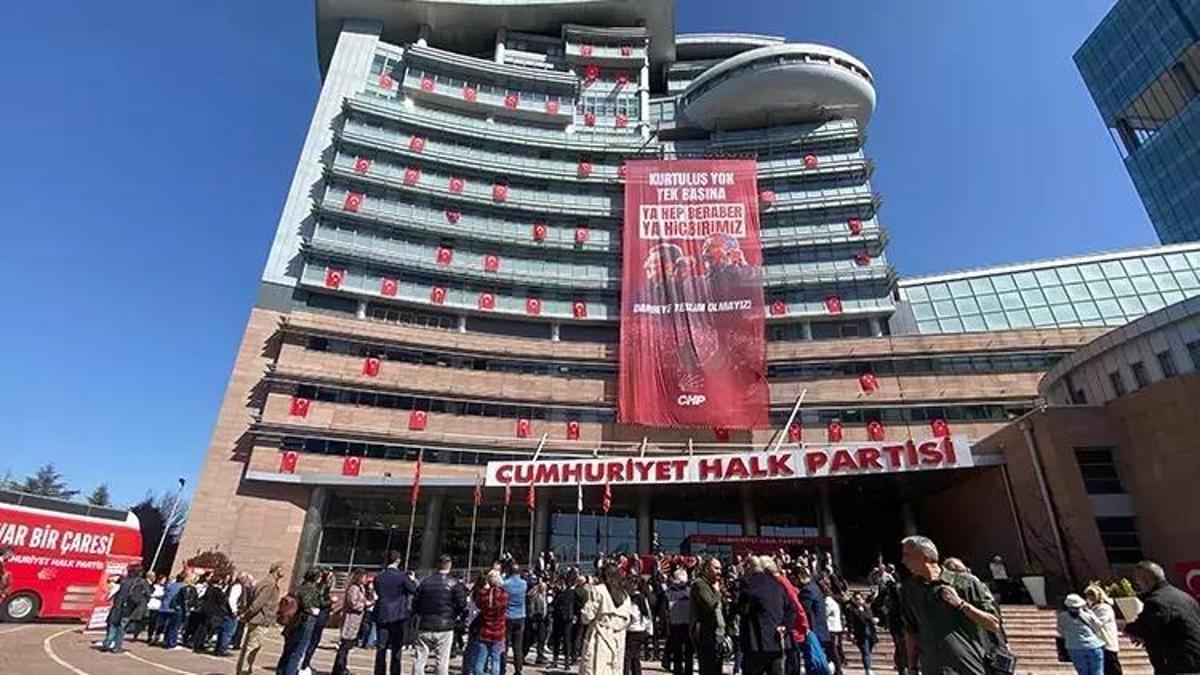 Cumhuriyet Halk Partisi Genel Merkezi'nde imza kampanyası