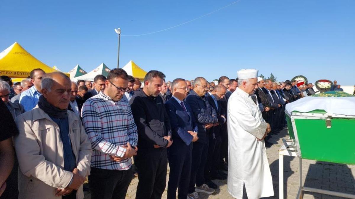 EPDK Başkanı Yılmaz’ın annesi, son yolculuğuna uğurlandı