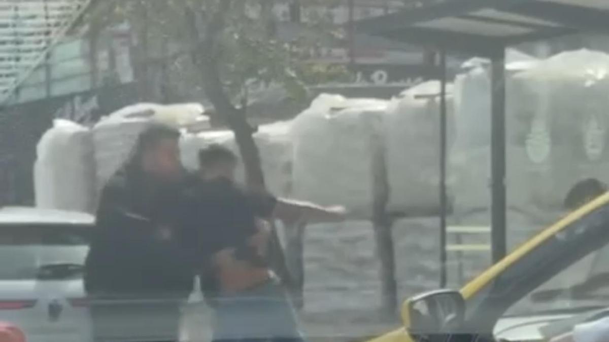 İstanbul- Sancaktepe'de sürücülerin yumruklu kavgası kamerada