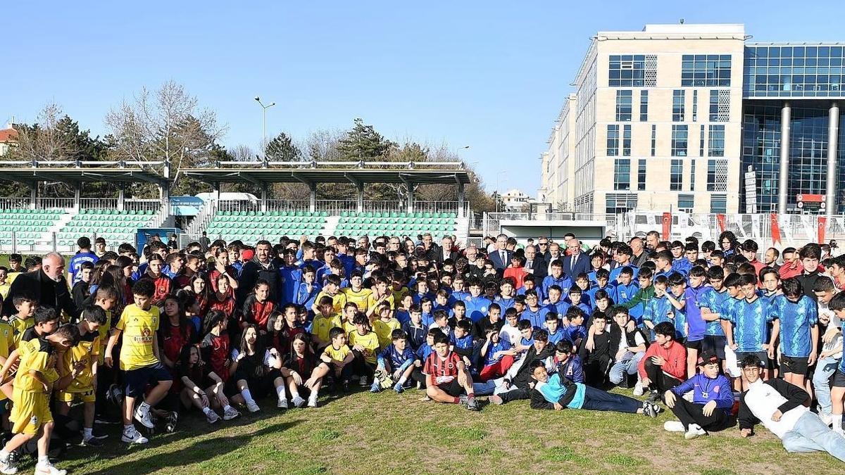 Büyükşehir Belediyesinden Amatör Spor Kulüplerine Destek