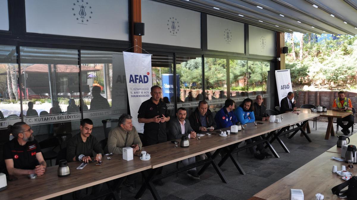 Kütahya'da AFAD İl Müdürlüğü akredite AFAD ekipleriyle buluştu