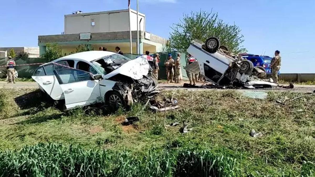 Şanlıurfa'da 2 otomobil kafa kafaya çarpıştı: 3 can kaybı, 2 yaralı