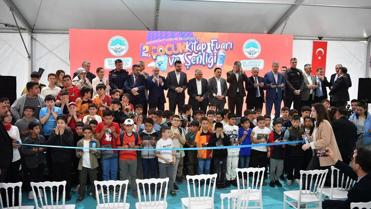 Kayseri'de '2'nci Çocuk Kitap Fuarı ve Şenliği' açıldı