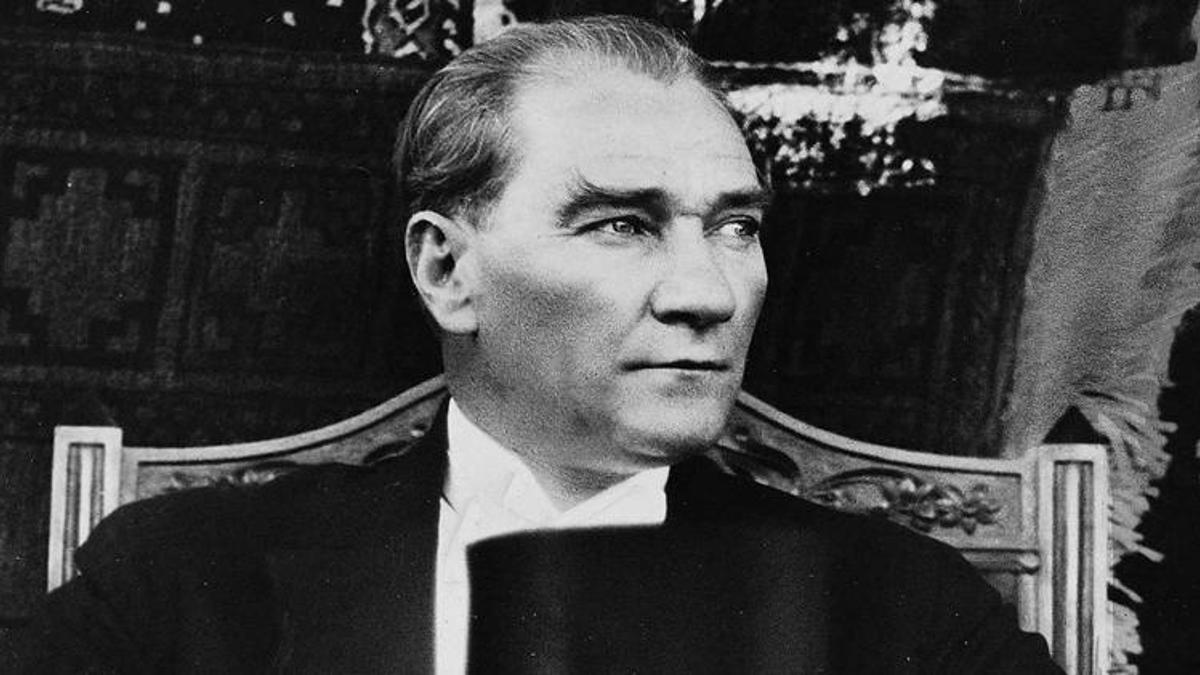 Kanada’da skandal Atatürk ödevi tartışması! Mussolini ve Saddam ile birlikte anıldı