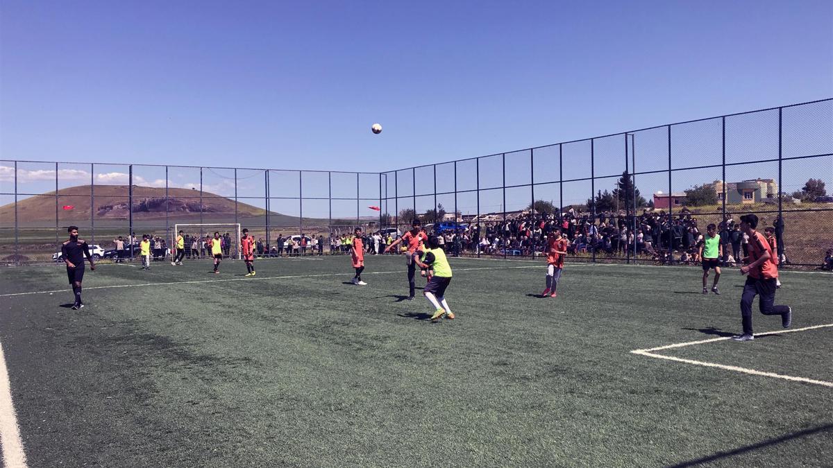 Derik'te Şehit Uzman Çavuş Serdar Temelli anısına futbol turnuvası düzenlendi