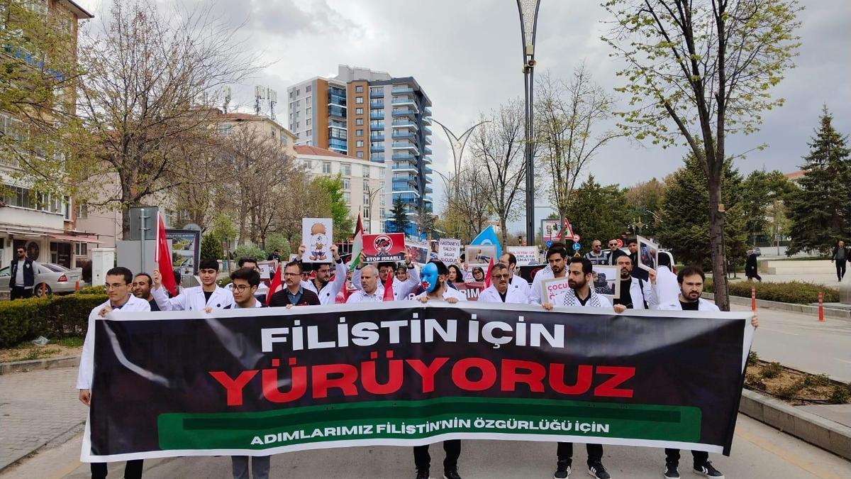 Kırşehir’de doktorlardan Gazze'ye destek için 'sessiz' yürüyüş