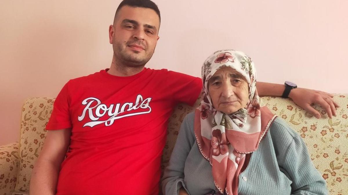'Teyze altınların sahte gelip kontrol edeceğiz' deyip 30 yıllık birikimini çaldılar!