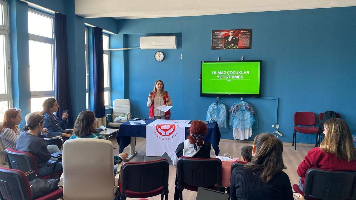 Hatay’da öğrenci velilerine eğitim semineri verildi