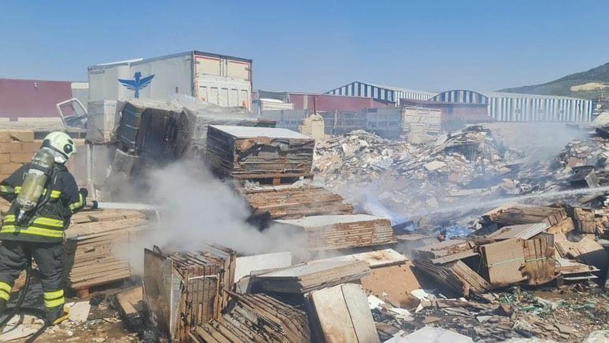 Hatay’da malzeme sahası yandı