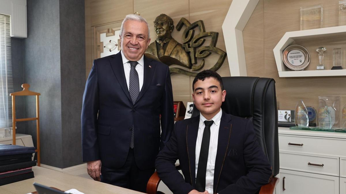 Başkan Şadi Özdemir makamını çocuklara devretti