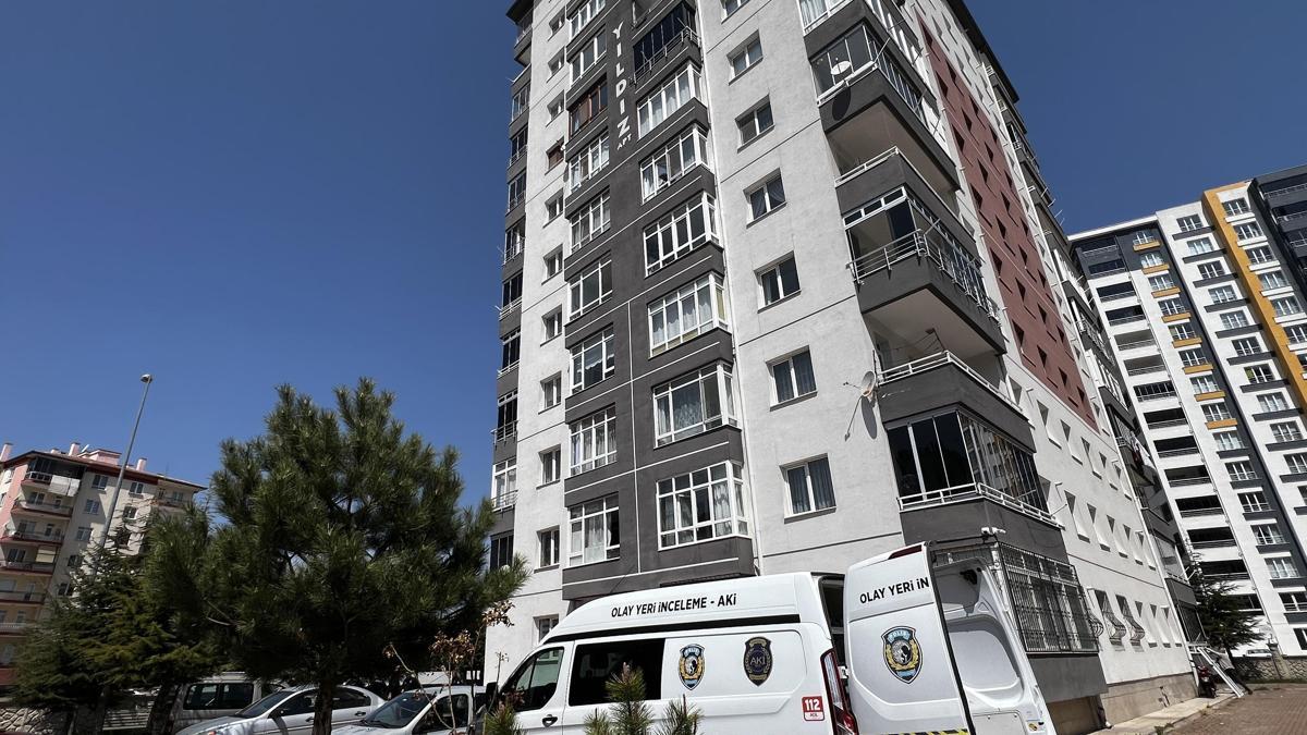 Kayseri'de 4. Kattan Düşen Kadın Ağır Yaralandı