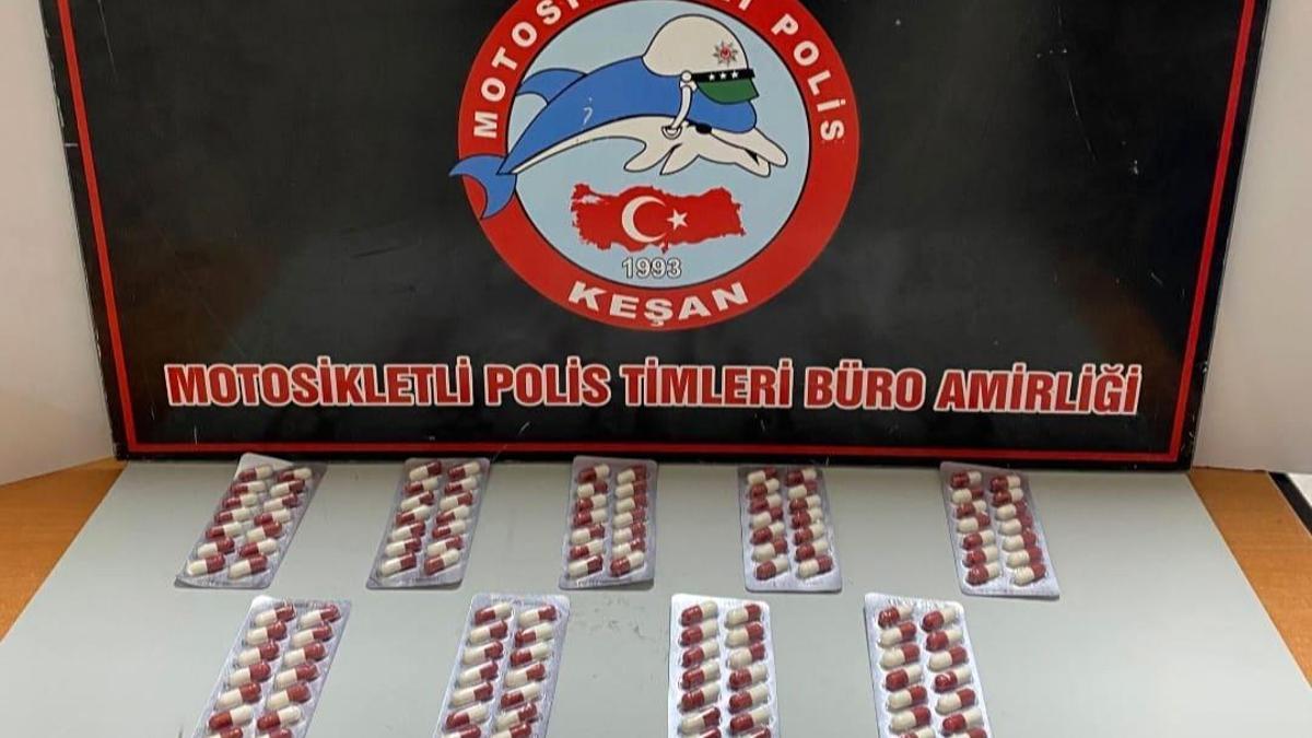 Edirne'de Uyuşturucu ve Silahla Yakalanan 3 Şüpheli Gözaltında