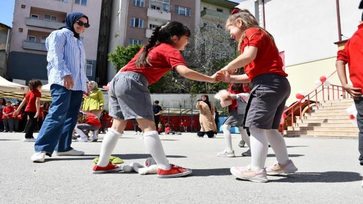 Bilecik'te çocuklar unutulmaya yüz tutmuş oyunlarla eğlendi