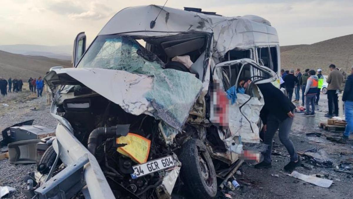 Van'da feci kaza! Çok sayıda ölü ve yaralı var