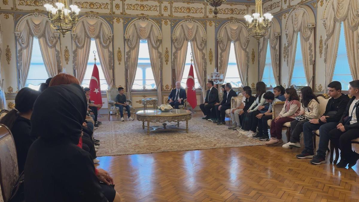 İstanbul Valisi Davut Gül, 5 ilden gelen öğrencileri ağırladı