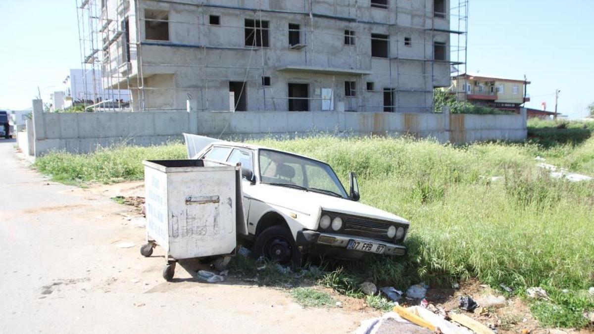 Sonunda bu da oldu! Buzdolabı, televizyon, mobilya derken otomobil de çöpe atıldı