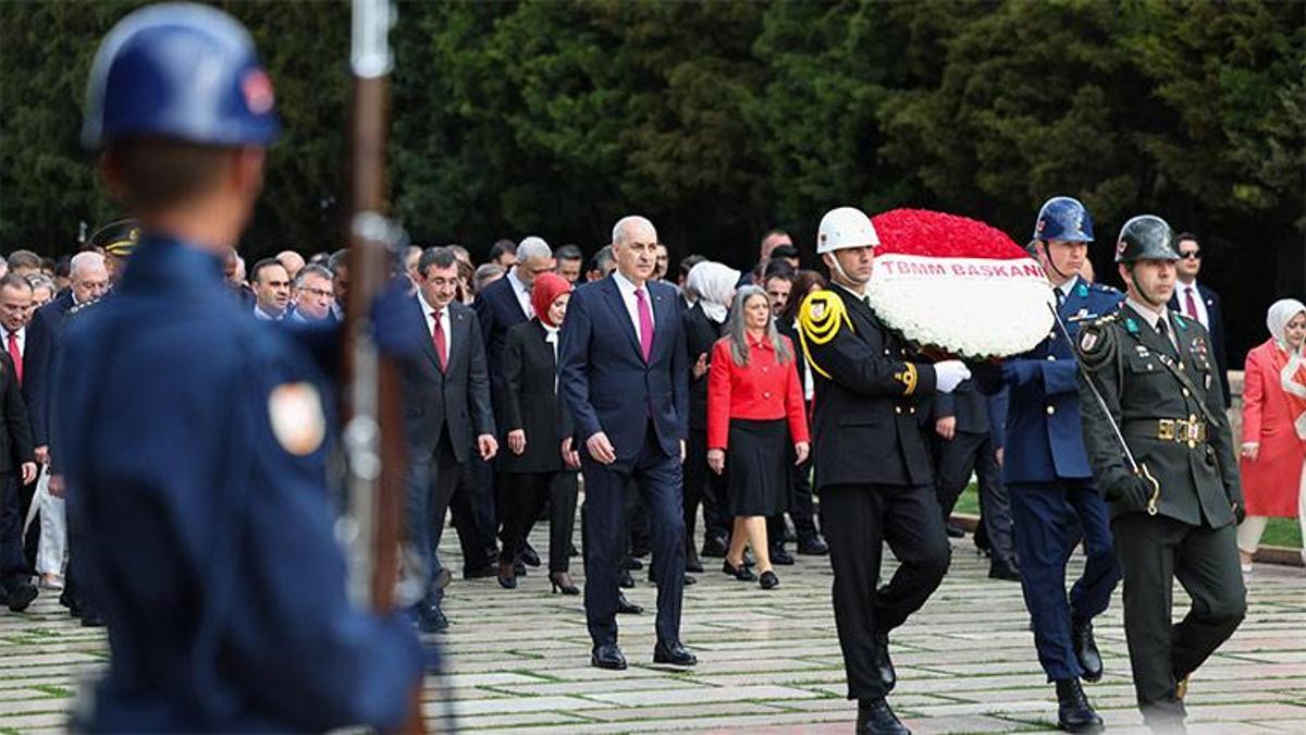 TBMM Başkanı Kurtulmuş başkanlığındaki devlet erkanı, Anıtkabir'i ziyaret etti