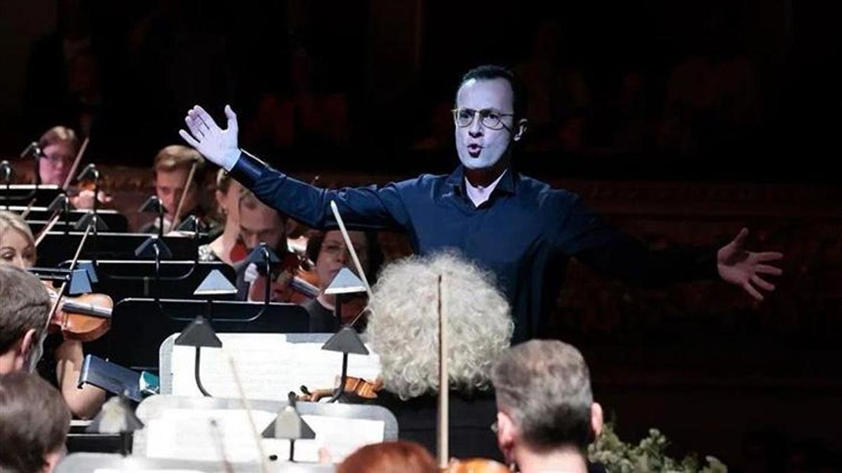 Cumhurbaşkanlığı Senfoni Orkestrası şefi Deliorman, tarihi Bolşoy Tiyatrosu’nda konser yöneten ilk Türk şef oldu