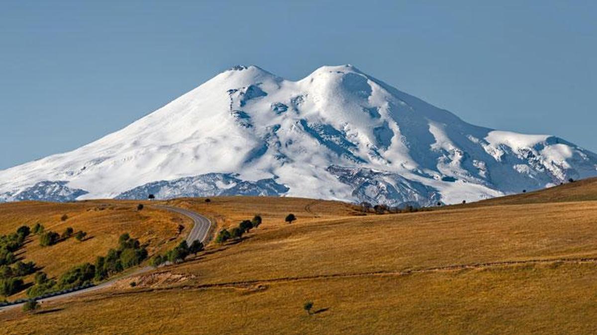 Rusya'nın en yüksek dağı Elbruz'a tırmanış yapan 2 Türk hayatını kaybetti