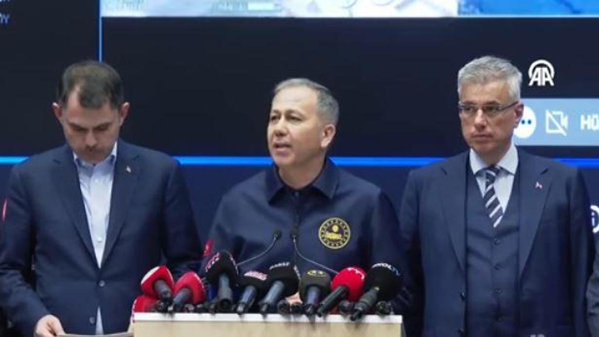 İstanbul'da deprem kabusu! 4 bakan son durumu açıkladı, vatandaşlara uyarılar geldi