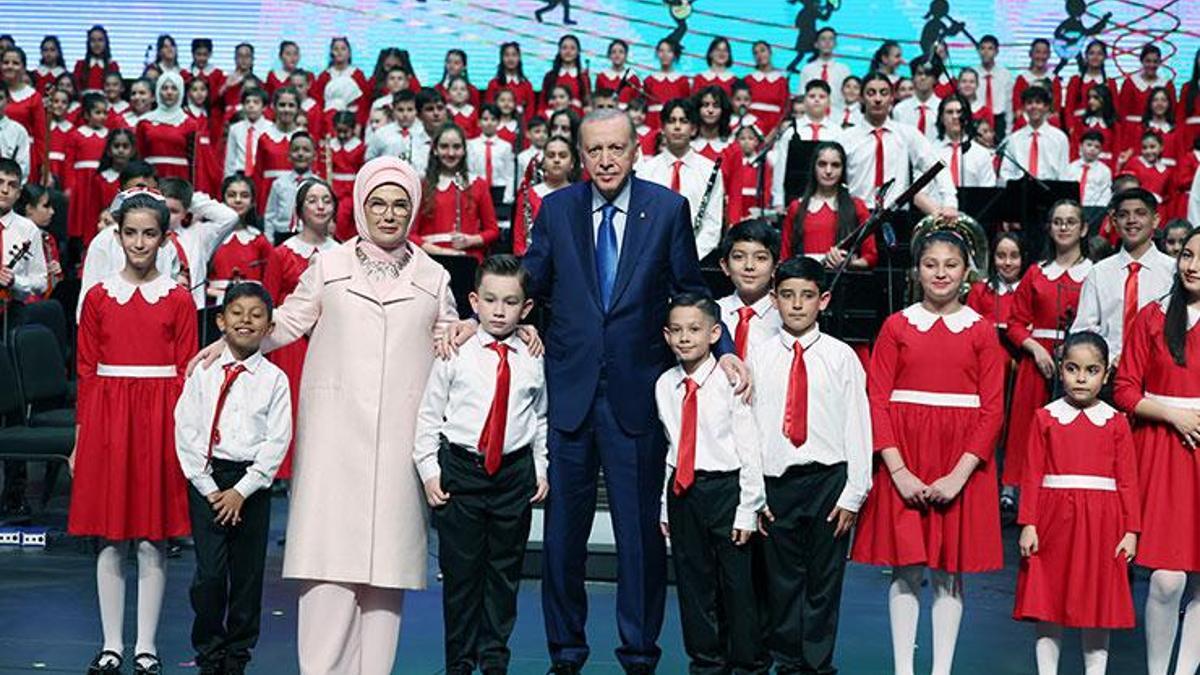 Cumhurbaşkanı Erdoğan, çocukları kabul etti: Türkiye Yüzyılı hedefine ulaşacağız