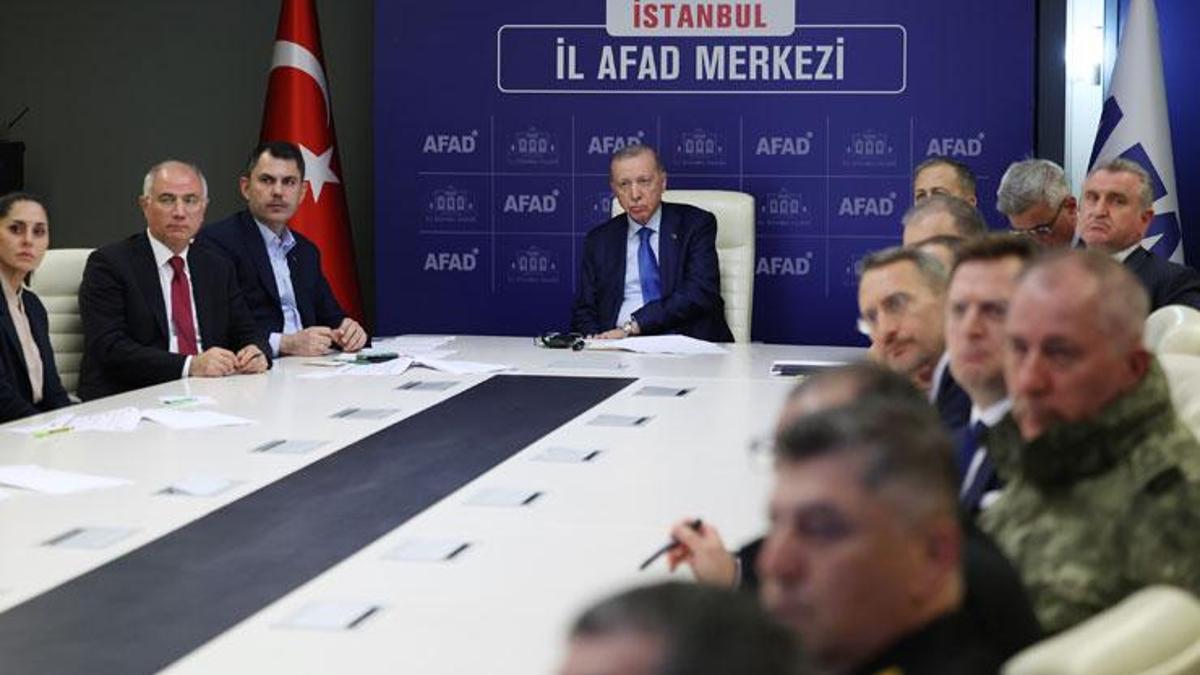 Cumhurbaşkanı Erdoğan, kriz merkezinde depreme ilişkin brifing aldı: Gerekli talimatları verdik