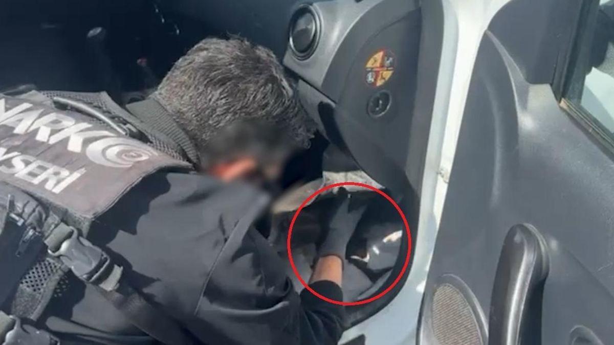 Otomobilde gizlenen 1 kilo 706 gram uyuşturucu ele geçirildi; 2 gözaltı