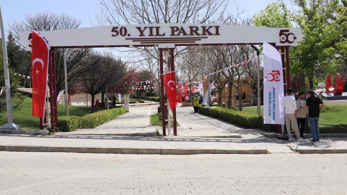 Üniversiteninn parkında isim değişti, 50. Yıl Parkı oldu