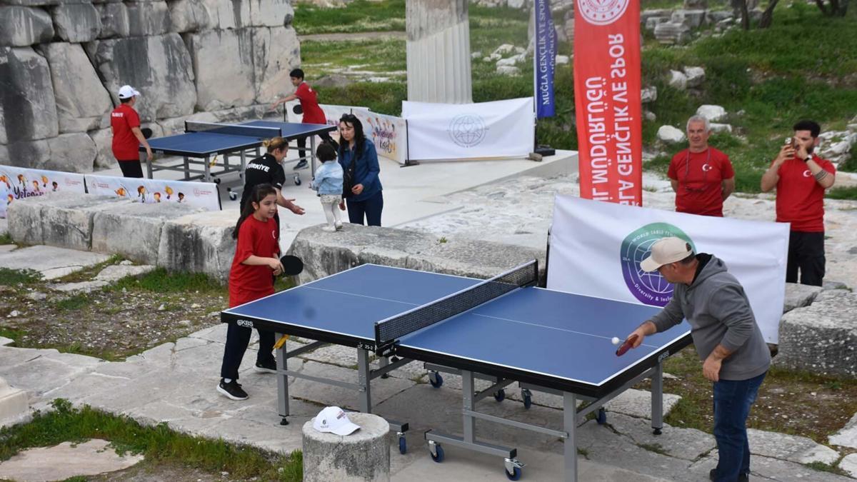 Stratonikeia Antik Kenti’nde masa tenisi etkinliği