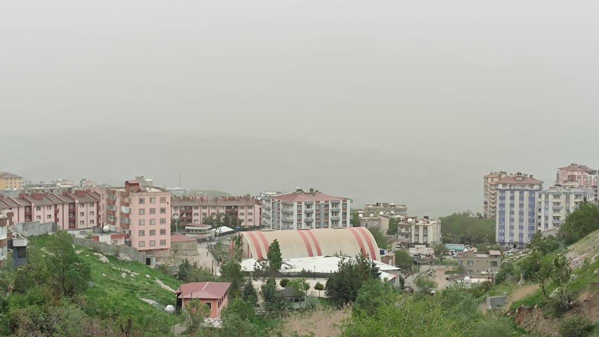 Şırnak'ta toz taşınımı etkili oldu