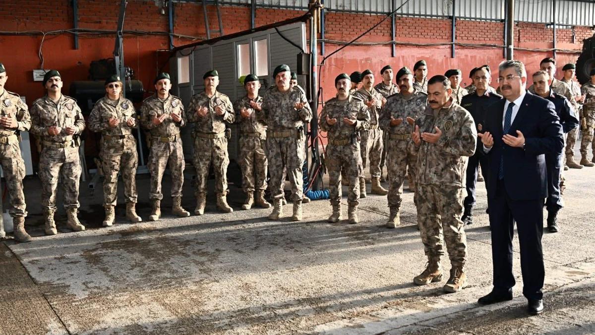 Özel Harekat polisleri dualarla Suriye'ye uğurlandı