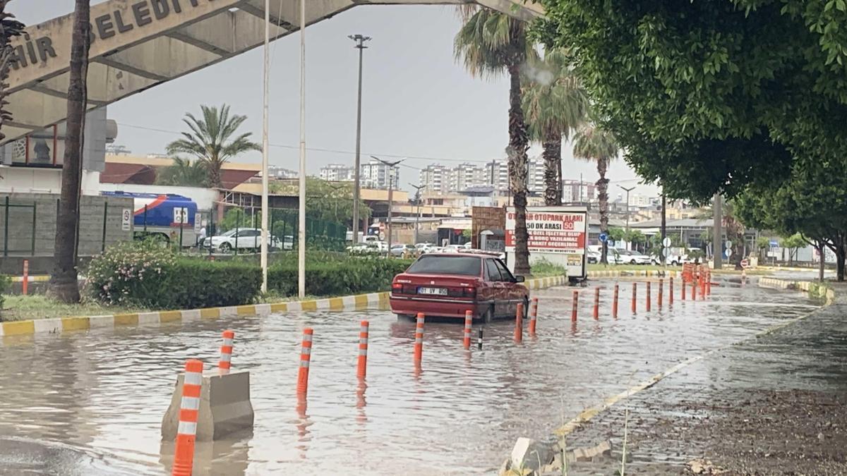 Adana'da Sağanak Yağışının Neden Olduğu Sel