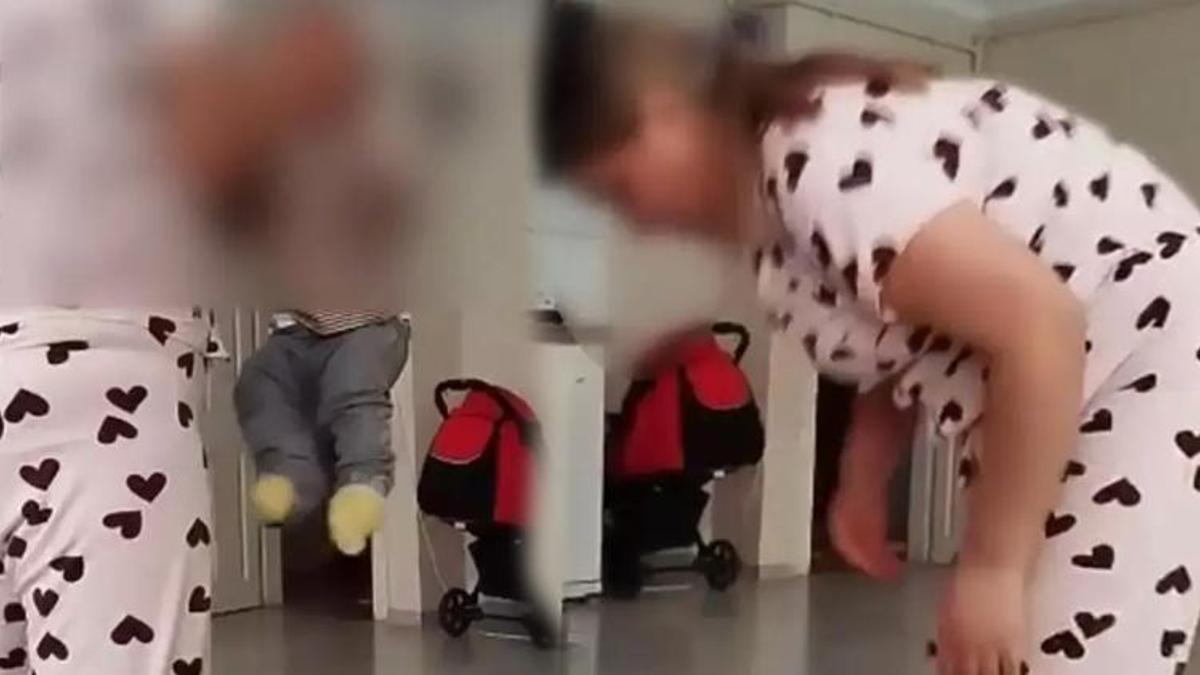 Fatih'te şoke eden görüntüler! Kendi evinde baktığı bebeği darp etti!