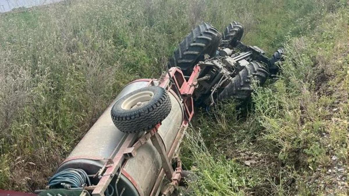 Adana'da traktör devrildi: 1 ölü