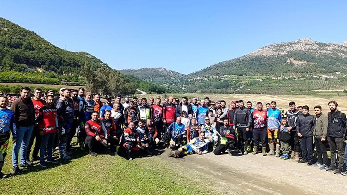 Motokros tutkunları Adana'da buluştu