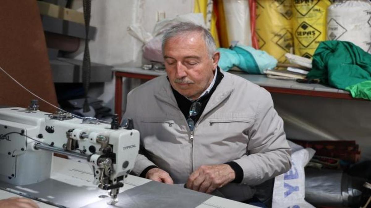 63 yıllık çadırcı Eroğlu: "Altın gibi mesleğe işçi bulamıyoruz"