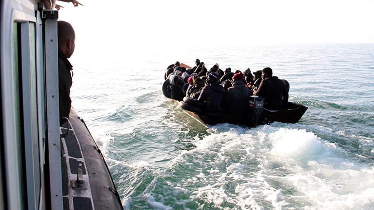 Tunus açıklarında batan mülteci teknesinde 8 kişi hayatını kaybetti