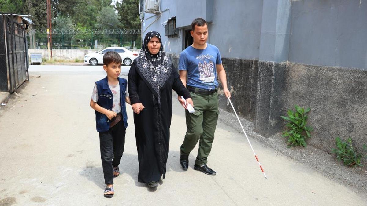 Adana'da şok eden iddia: görme engelli genci çalıştırdığı gerekçesiyle anneye dava!