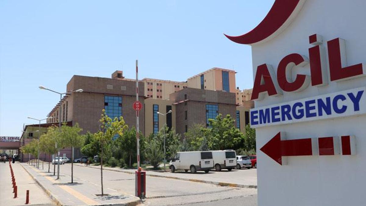 Öğle yemeği yedikten sonra rahatsızlanan 53 öğrenci hastaneye kaldırıldı